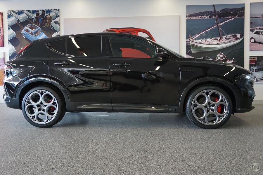 2023 Alfa Romeo Tonale Veloce Plug-In Hybrid Auto MY22 Photo 2