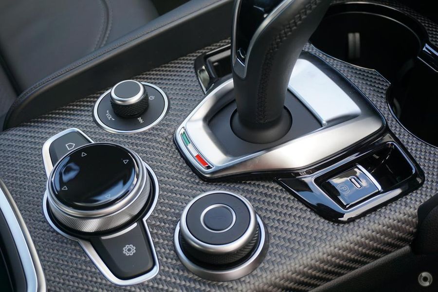 2025 Alfa Romeo Giulia Quadrifoglio Auto MY24 Photo 24