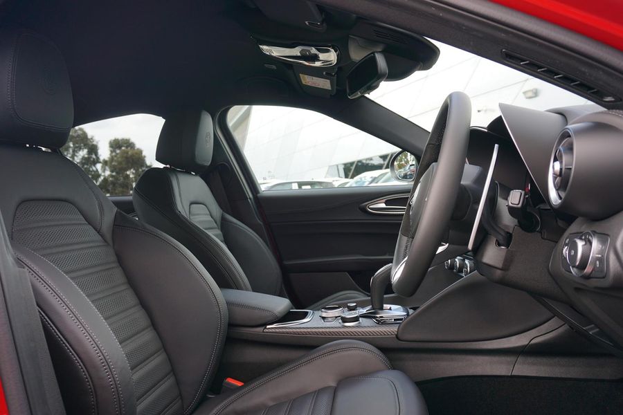 2025 Alfa Romeo Giulia Quadrifoglio Auto MY24 Photo 24