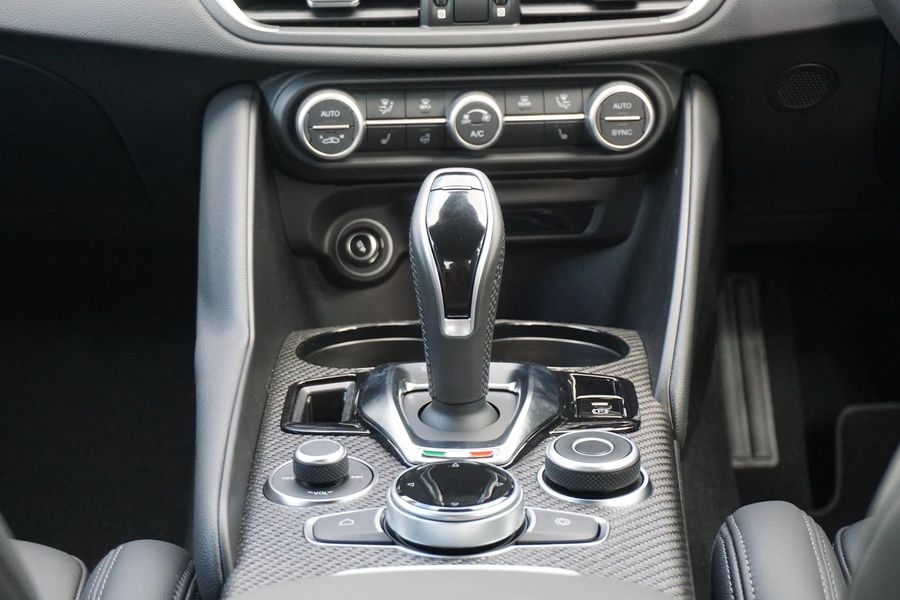 2025 Alfa Romeo Giulia Quadrifoglio Auto MY24 Photo 23
