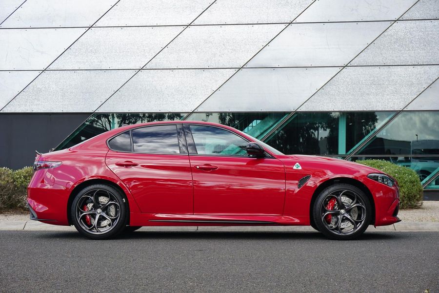 2025 Alfa Romeo Giulia Quadrifoglio Auto MY24 Photo 2