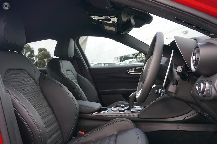 2025 Alfa Romeo Giulia Quadrifoglio Auto MY24 Photo 27