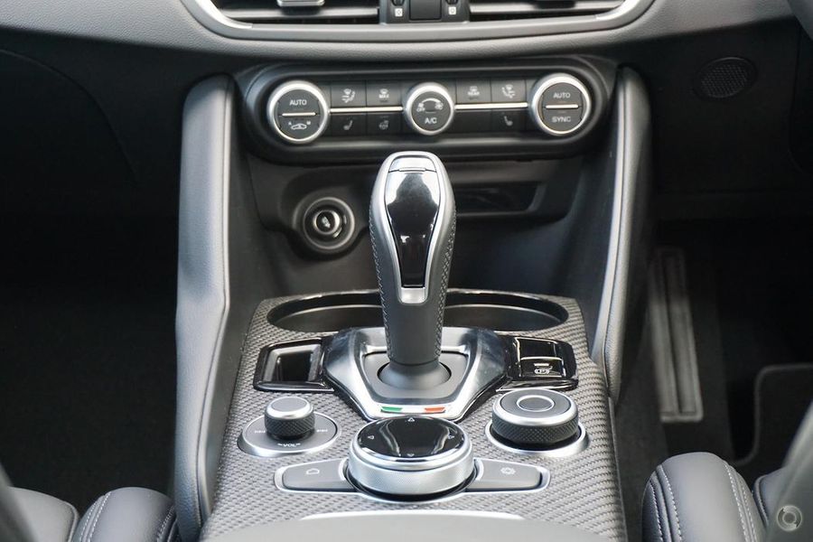 2025 Alfa Romeo Giulia Quadrifoglio Auto MY24 Photo 26