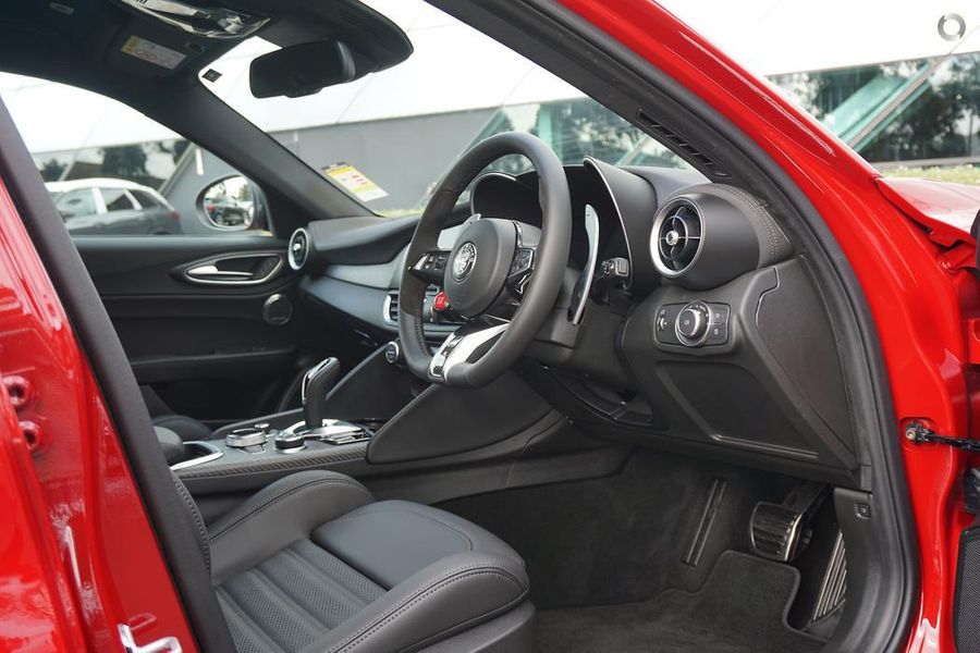 2025 Alfa Romeo Giulia Quadrifoglio Auto MY24 Photo 21