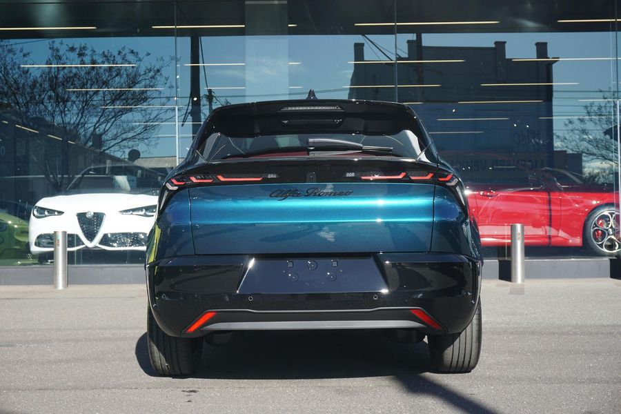 2025 Alfa Romeo Junior Elettrica Auto FWD Photo 9