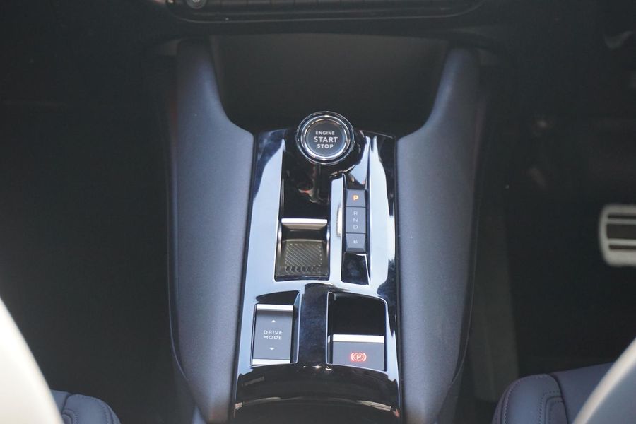 2025 Alfa Romeo Junior Elettrica Auto FWD Photo 17