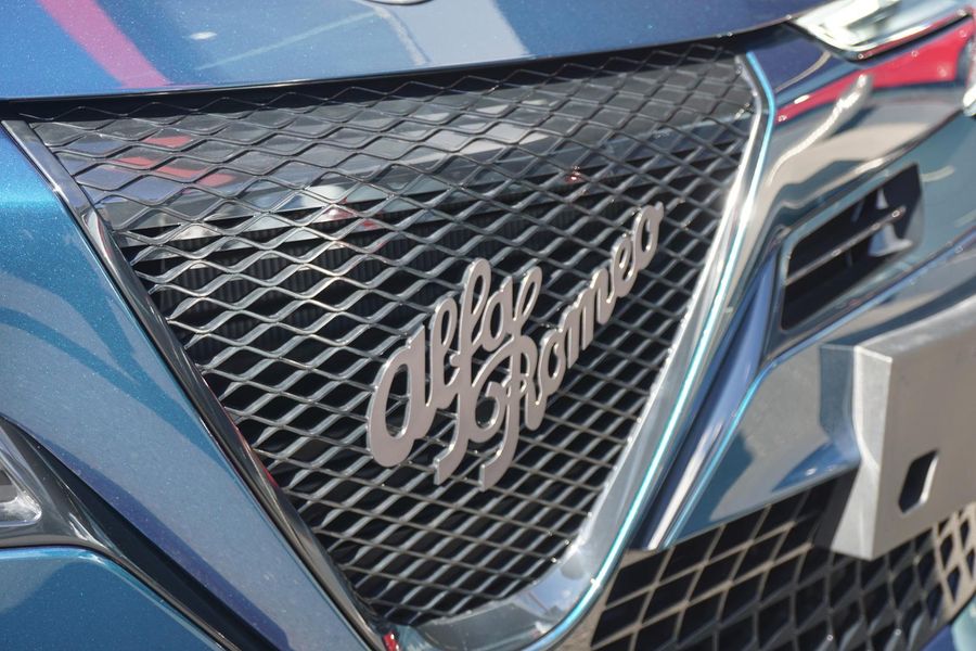 2025 Alfa Romeo Junior Elettrica Auto FWD Photo 4
