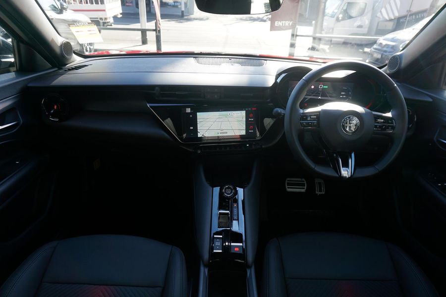 2025 Alfa Romeo Junior Elettrica Auto FWD Photo 19