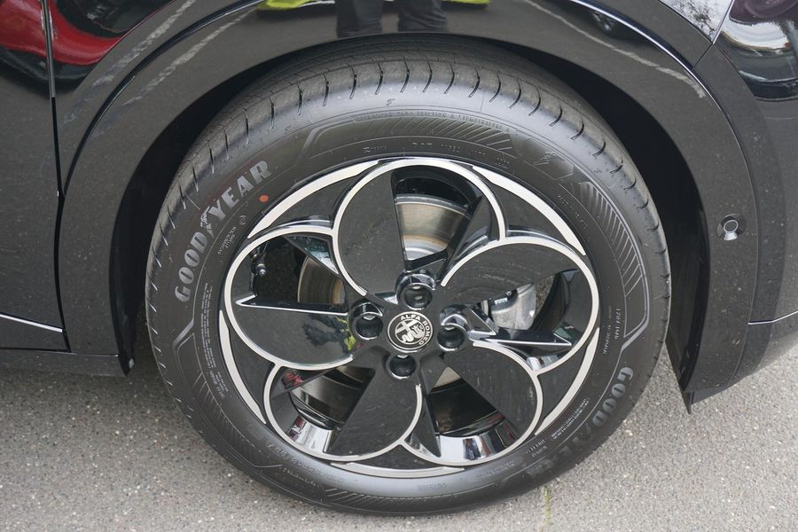 2025 Alfa Romeo Junior Elettrica Auto FWD Photo 13