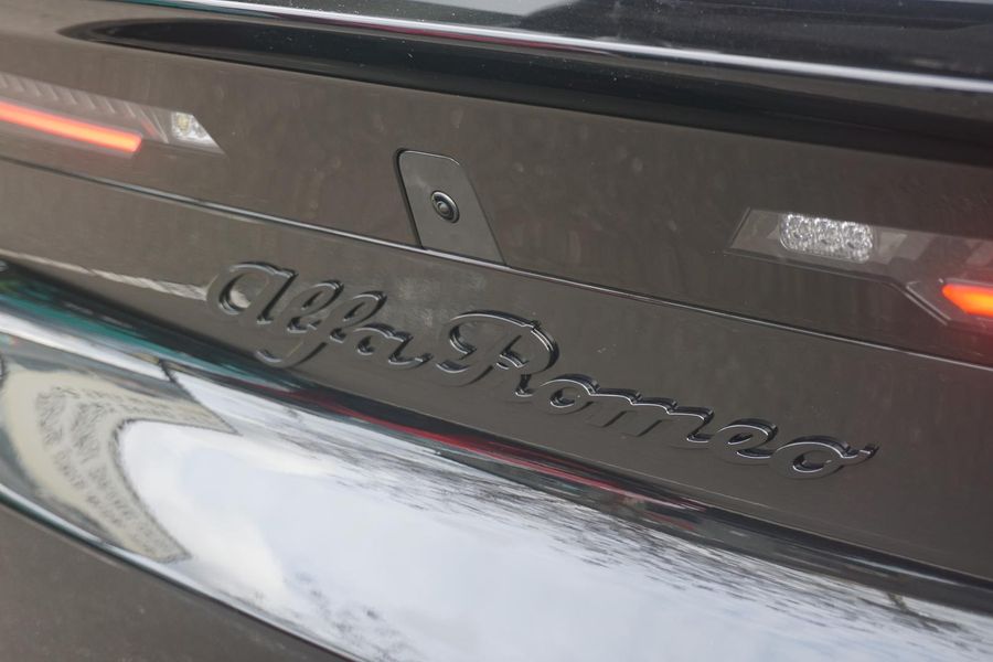 2025 Alfa Romeo Junior Elettrica Auto FWD Photo 11