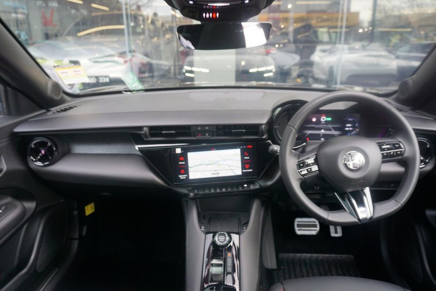 2025 Alfa Romeo Junior Elettrica Auto FWD Photo 16
