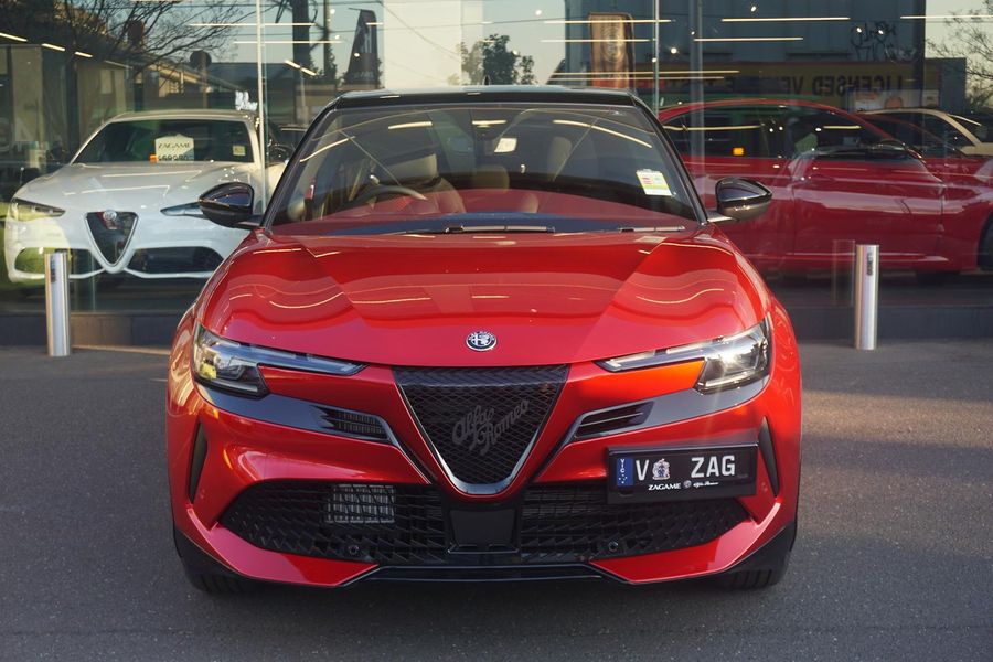 2025 Alfa Romeo Junior Ibrida Auto FWD Photo 3