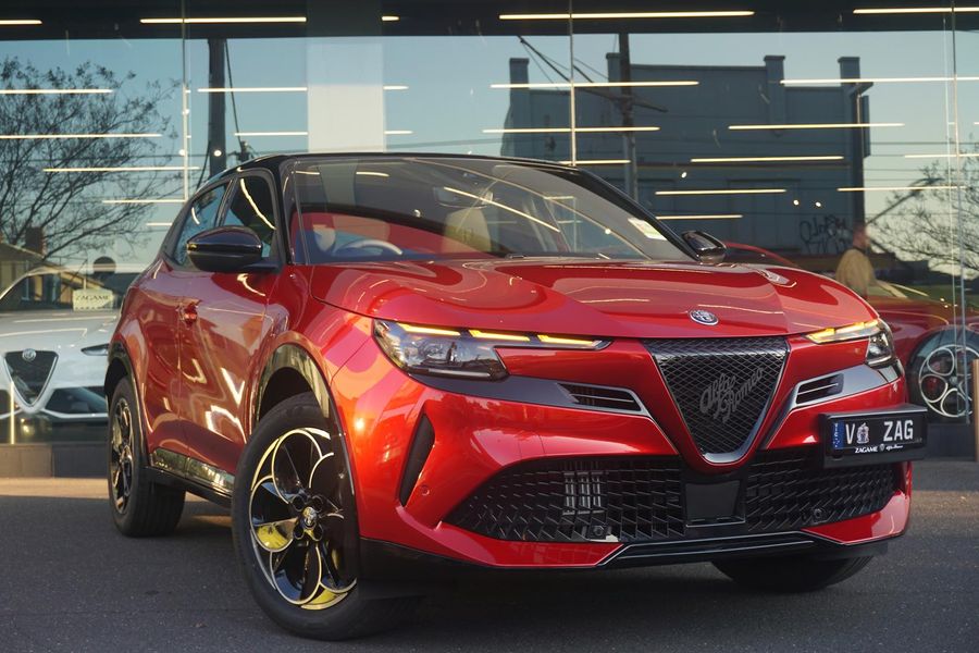 2025 Alfa Romeo Junior Ibrida Auto FWD Photo 1