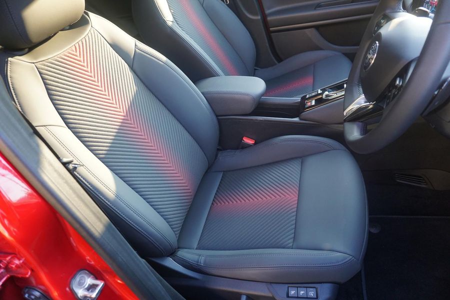 2025 Alfa Romeo Junior Ibrida Auto FWD Photo 11