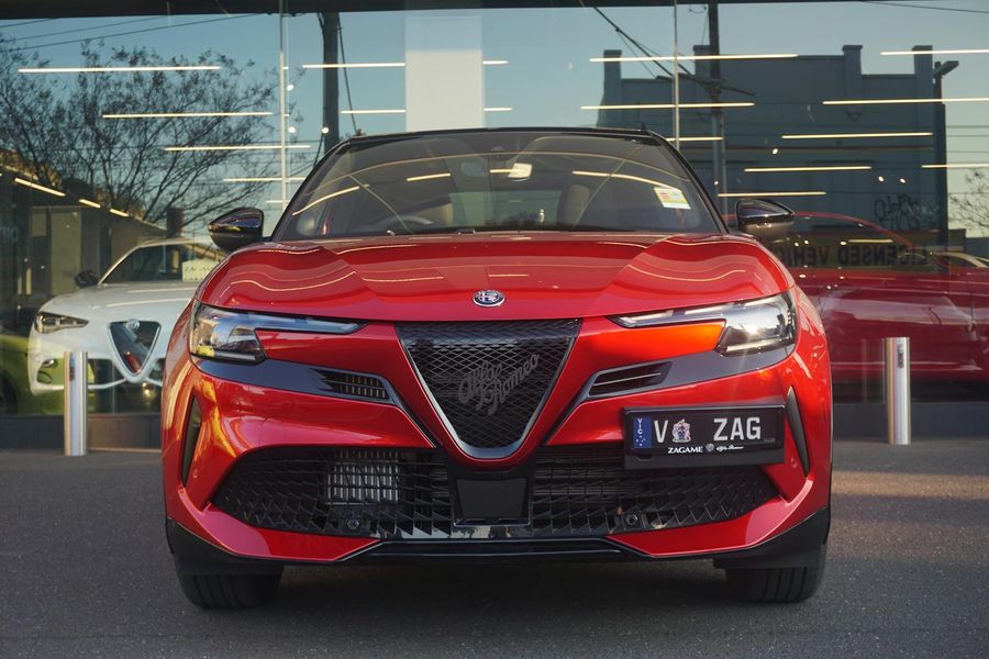 2025 Alfa Romeo Junior Ibrida Auto FWD Photo 2