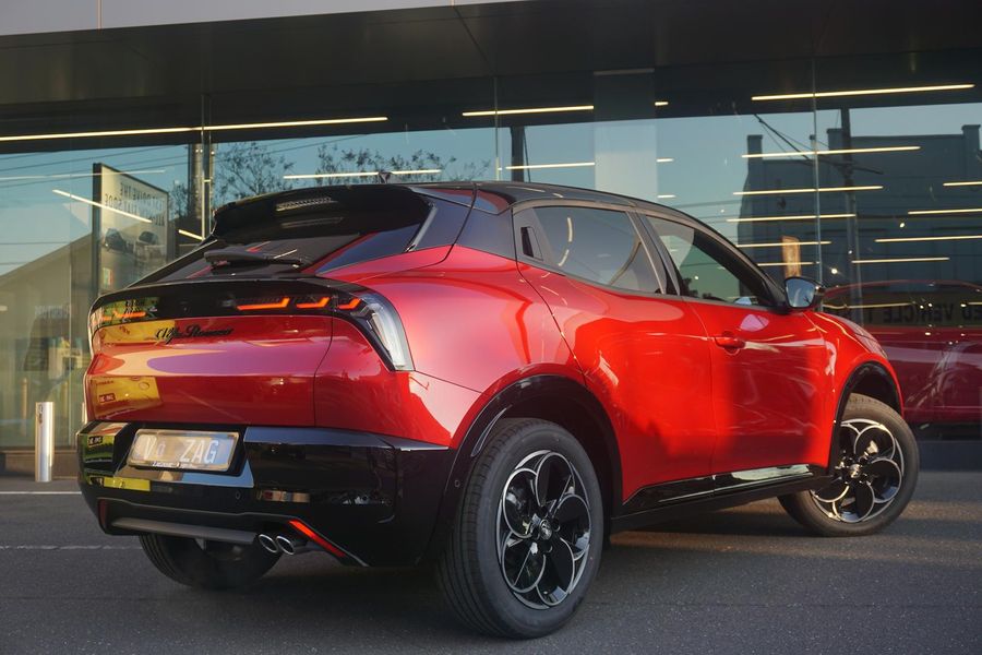 2025 Alfa Romeo Junior Ibrida Auto FWD Photo 9