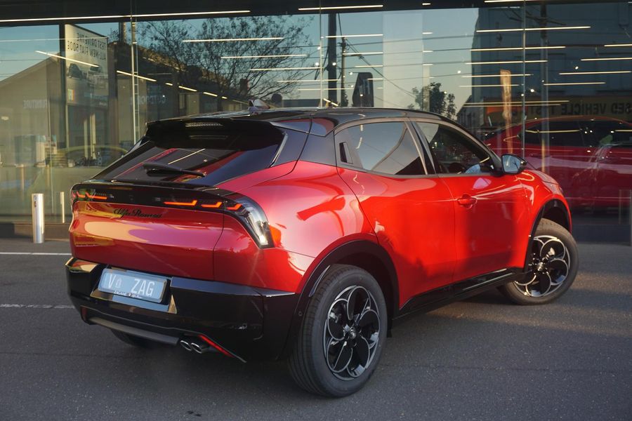 2025 Alfa Romeo Junior Ibrida Auto FWD Photo 8