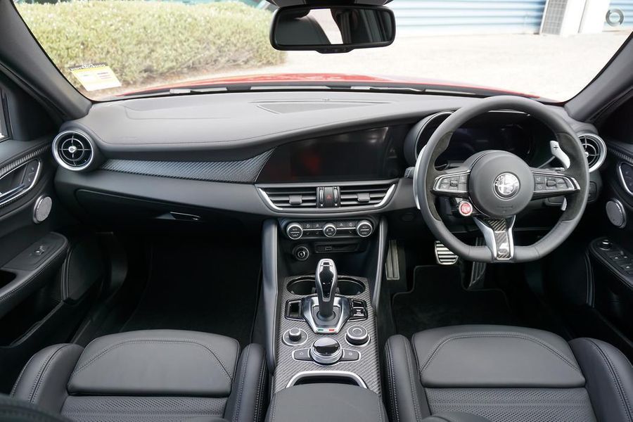 2025 Alfa Romeo Giulia Quadrifoglio Auto MY24 Photo 9
