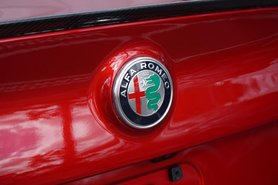 2025 Alfa Romeo Giulia Quadrifoglio Auto MY24 Photo 15